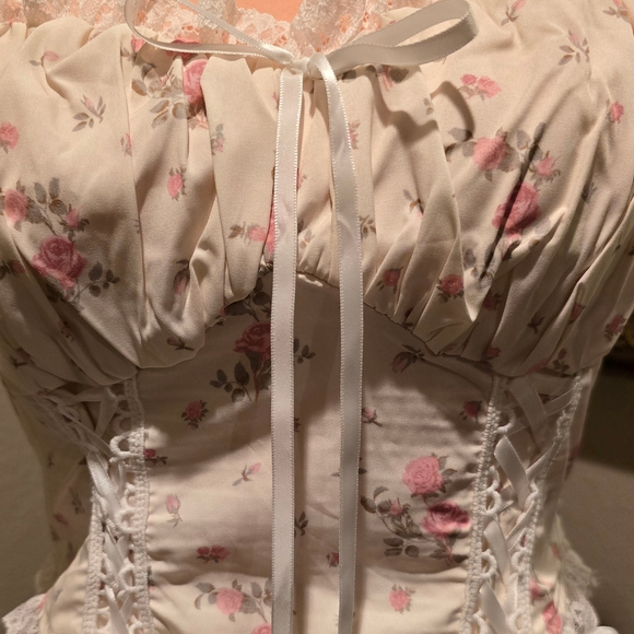 Floral Lace Trim Corset Tank Top W/Bows - Picture 3 of 4